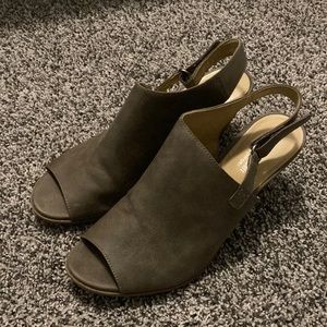 Naturalizer N5 Comfort Taupe heels